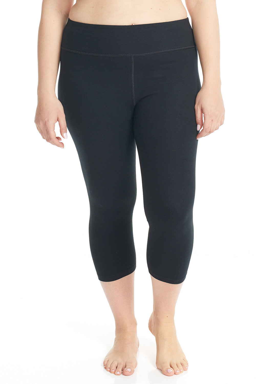 plus size woman wearing black capri leggings