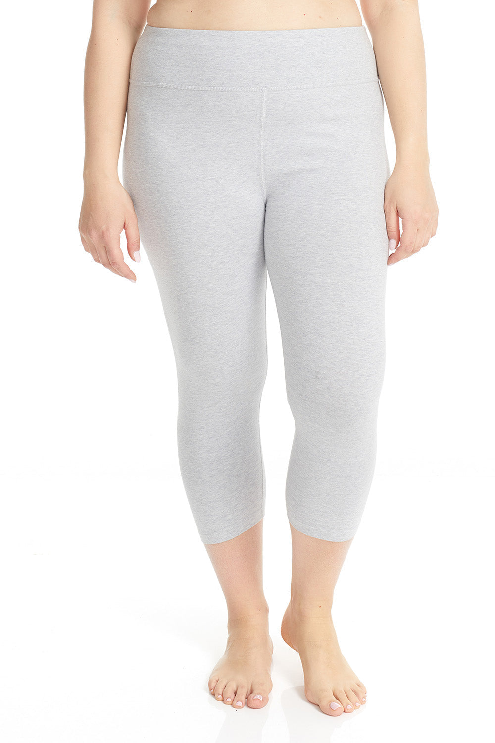 plus size woman wearing light grey capri leggings