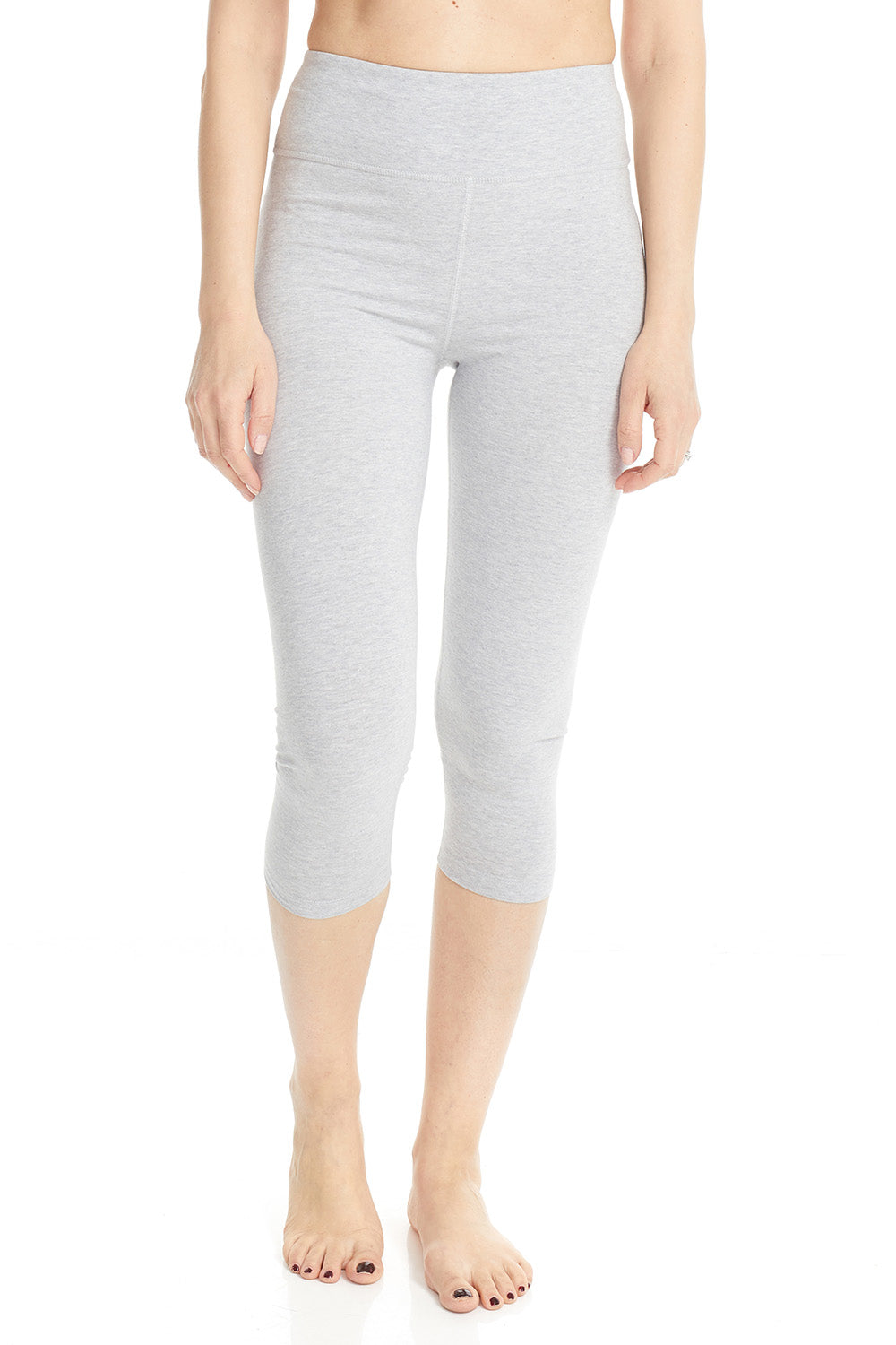 woman wearing light grey capri leggings