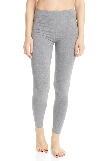 woman wearing dark grey ankle length leggings