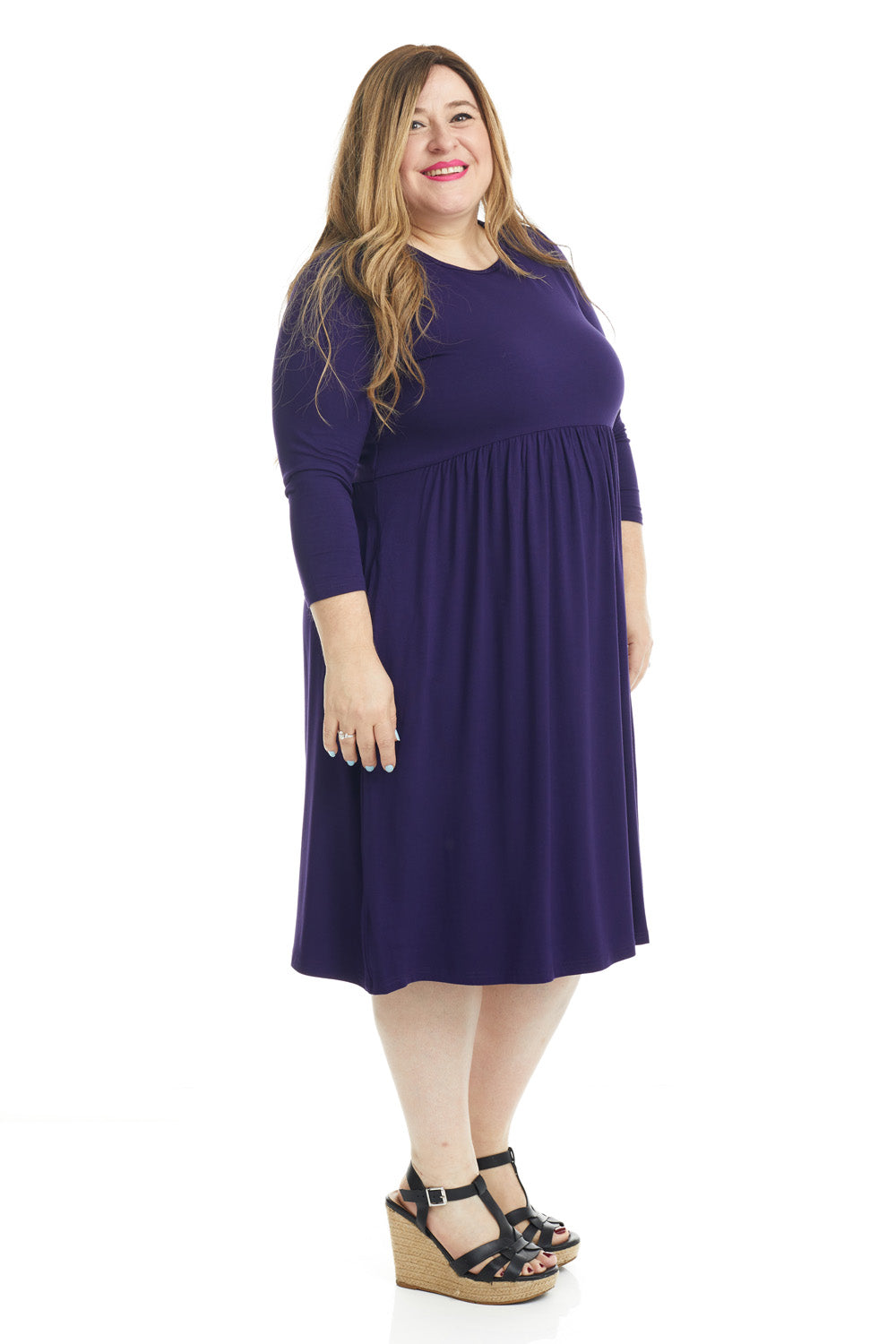 plus size woman wearing a modest navy blue 3/4 sleeve knee length dress