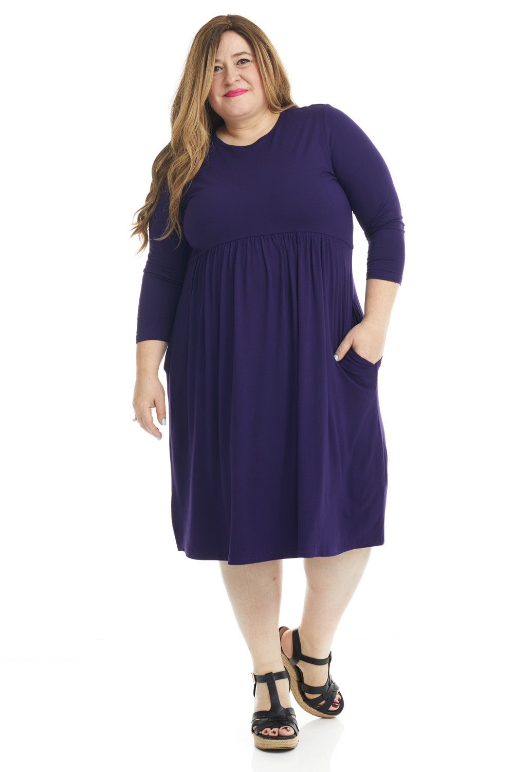 plus size woman wearing a modest navy blue 3/4 sleeve knee length dress